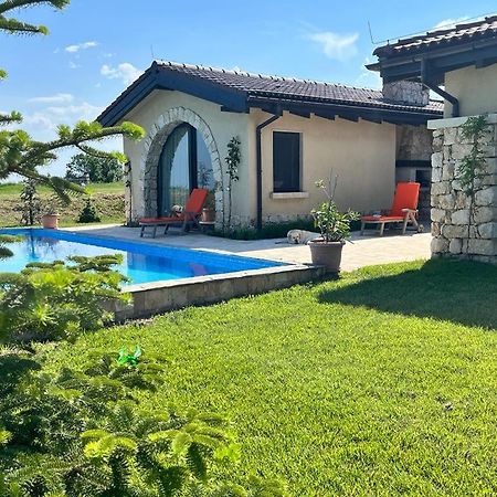 Private Villa At Blacksearama Golf & Villas Resort บัลชิค ภายนอก รูปภาพ
