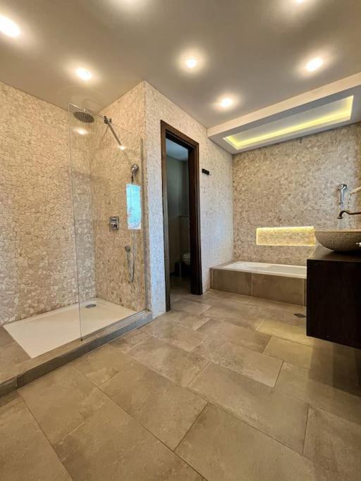 Private Villa At Blacksearama Golf & Villas Resort บัลชิค ภายนอก รูปภาพ