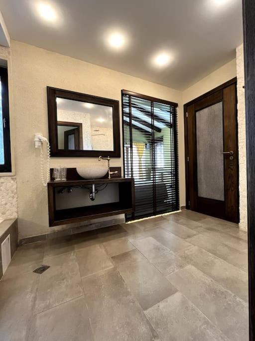 Private Villa At Blacksearama Golf & Villas Resort บัลชิค ภายนอก รูปภาพ